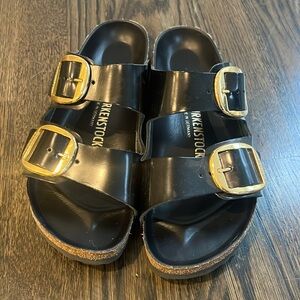 Black patent / gold buckle Birkenstocks - great condition!